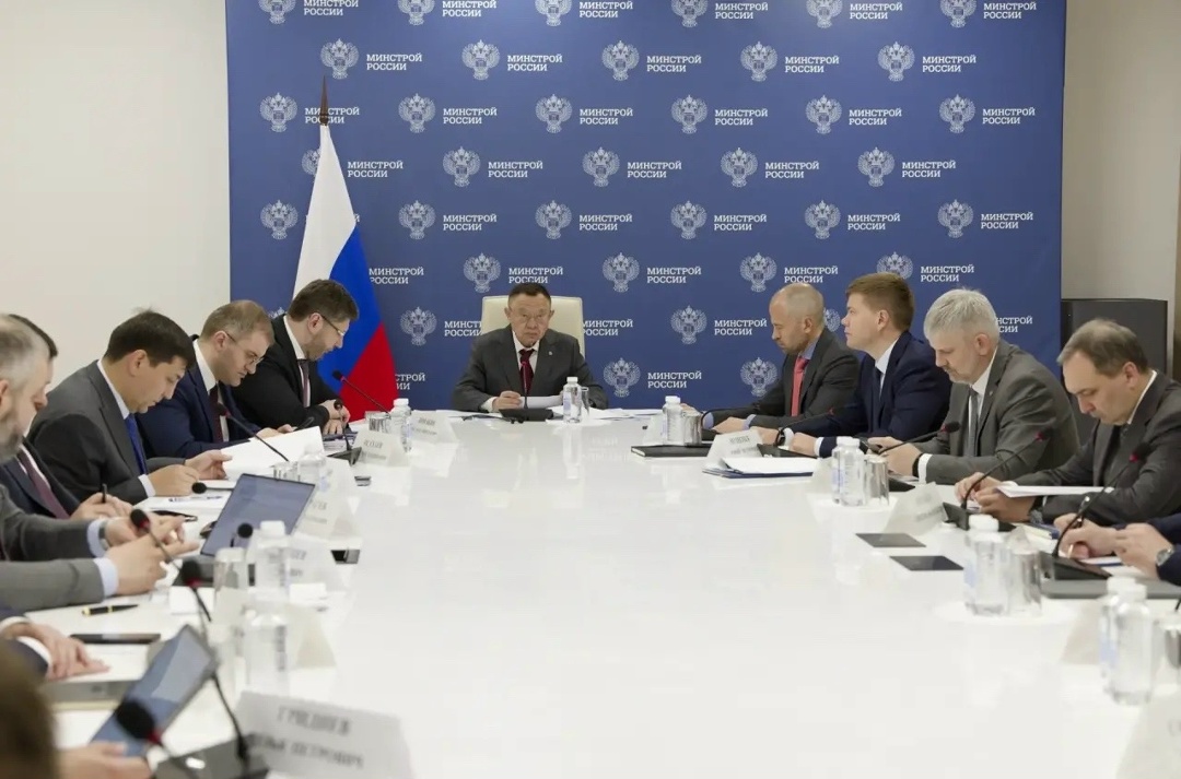 Глава Минстроя России Ирек Файзуллин провел еженедельное совещание с регионами и главными распорядителями бюджетных средств (ГРБС)