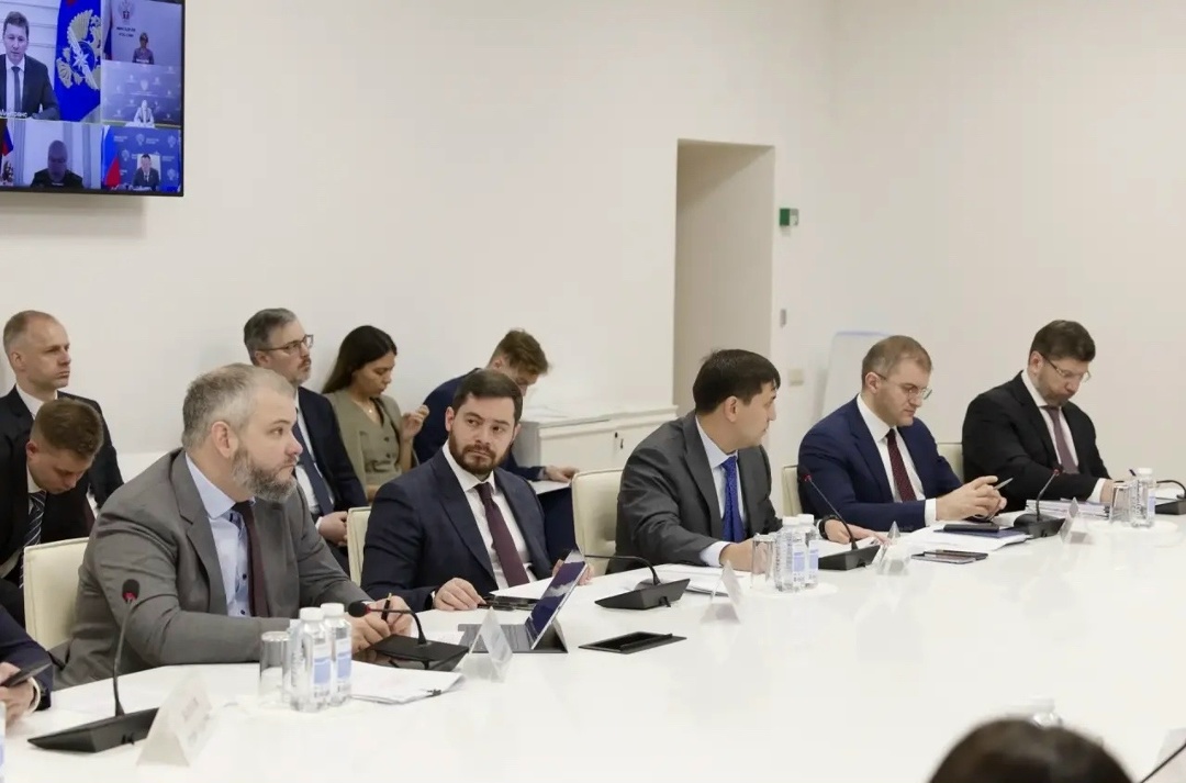 Глава Минстроя России Ирек Файзуллин провел еженедельное совещание с регионами и главными распорядителями бюджетных средств (ГРБС)
