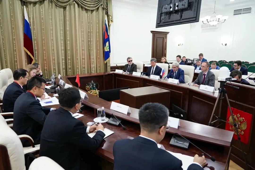 Делегация Ростехнадзора во главе с руководителем Александром Трембицким провела двустороннюю встречу с Инспекционным управлением за безопасностью…