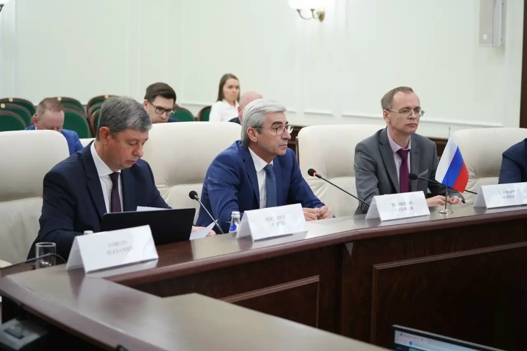Делегация Ростехнадзора во главе с руководителем Александром Трембицким провела двустороннюю встречу с Инспекционным управлением за безопасностью…