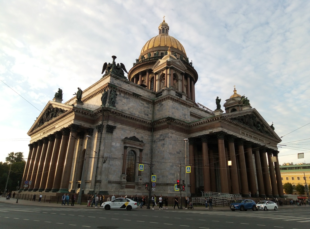 Санкт-Петербургу — 323! Петербург — город по любви, где каждый находит своё: вдохновение в белых ночах, смыслы в архитектуре, спокойствие в мелодии дождя по…