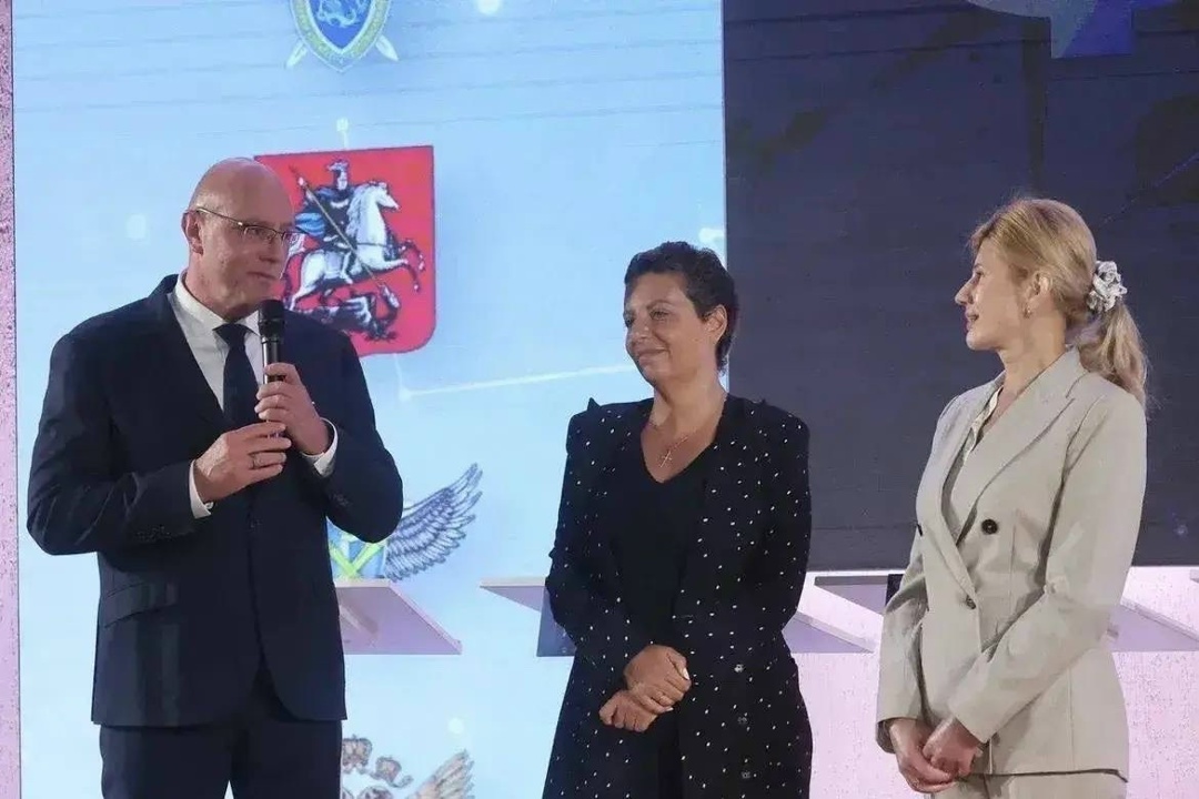 Дмитрий Чернышенко поздравил финалистов Всероссийского конкурса профессионального мастерства среди учителей обществознания.