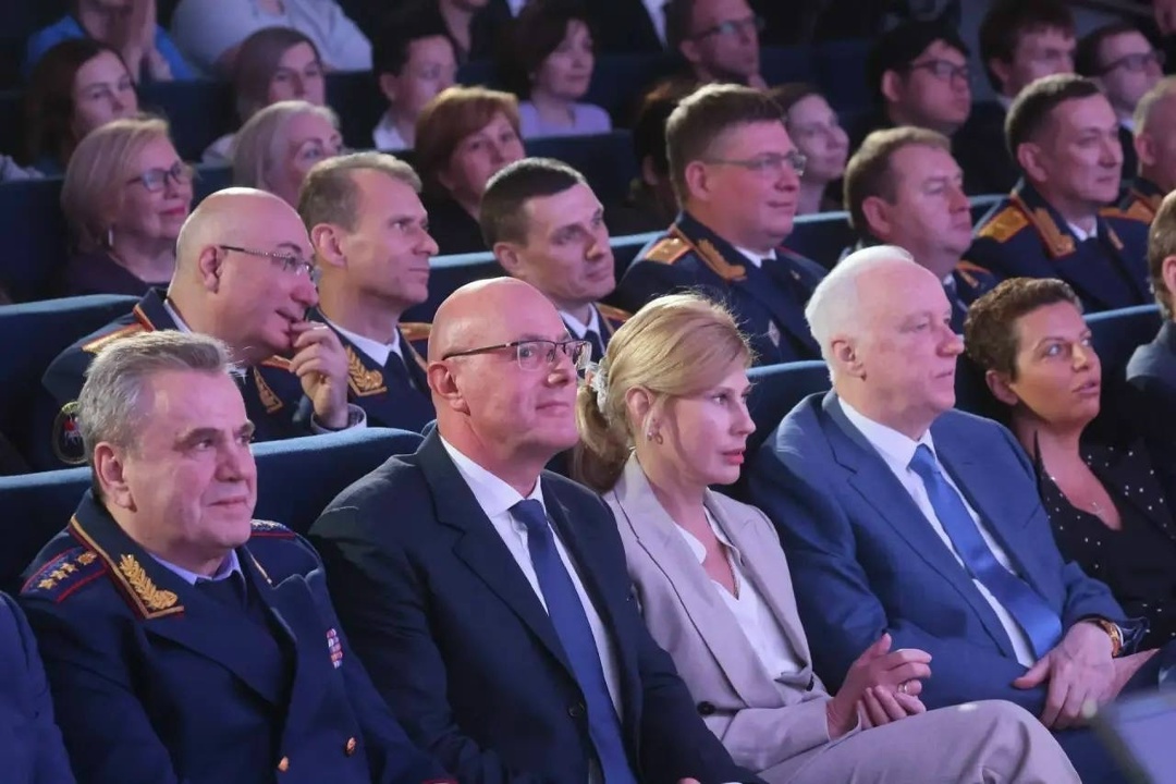 Дмитрий Чернышенко поздравил финалистов Всероссийского конкурса профессионального мастерства среди учителей обществознания.