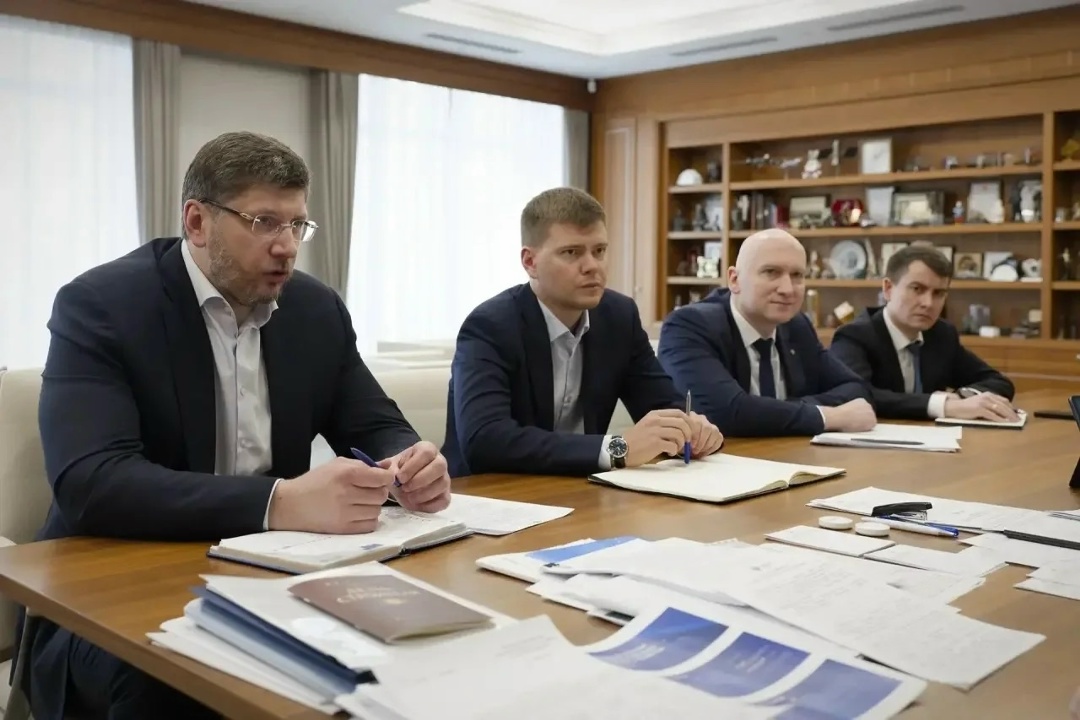 Глава Минстроя России Ирек Файзуллин провел совещание по вопросам актуализации законодательной базы в строительной отрасли и ЖКХ