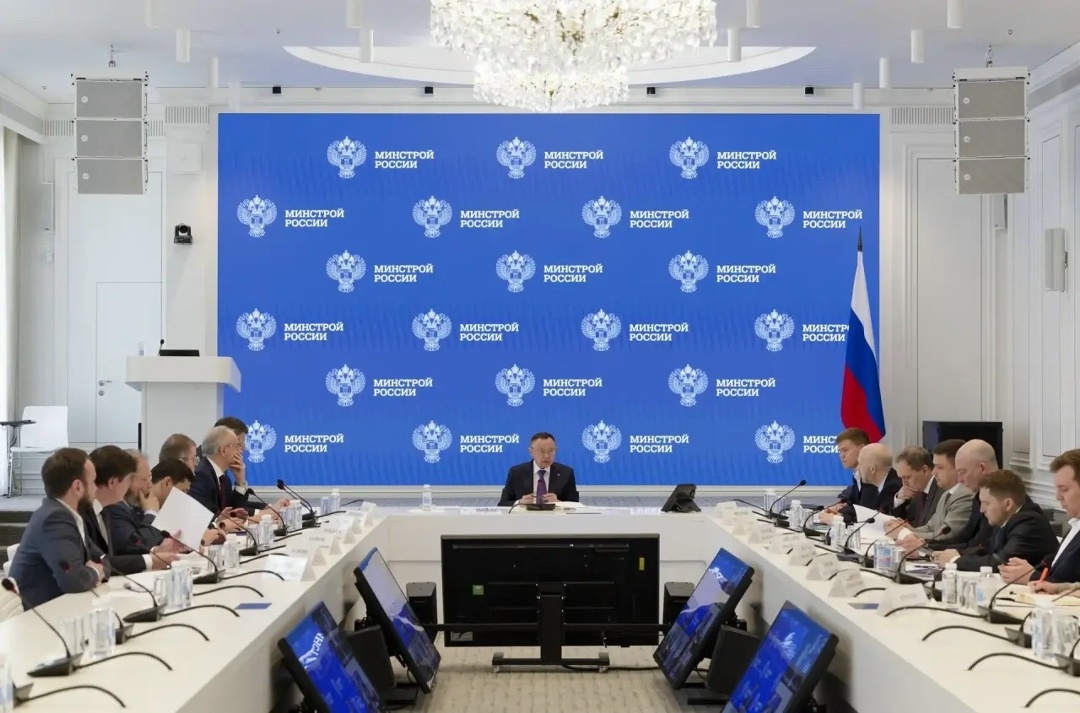 Глава Минстроя России Ирек Файзуллин и Руководитель Федеральной налоговой службы России Даниил Егоров провели совещание по вопросам применения системы скоринга…