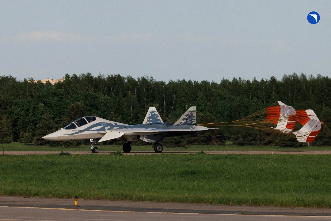 Двухместный Су-57 на земле и в небе!