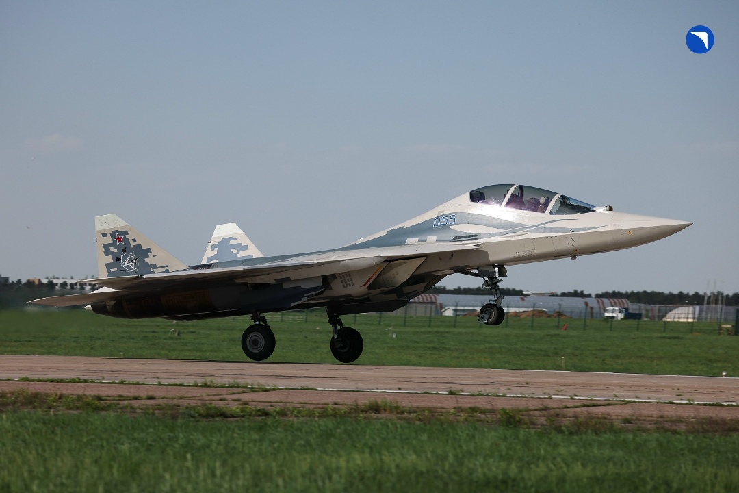 Двухместный Су-57 на земле и в небе!
