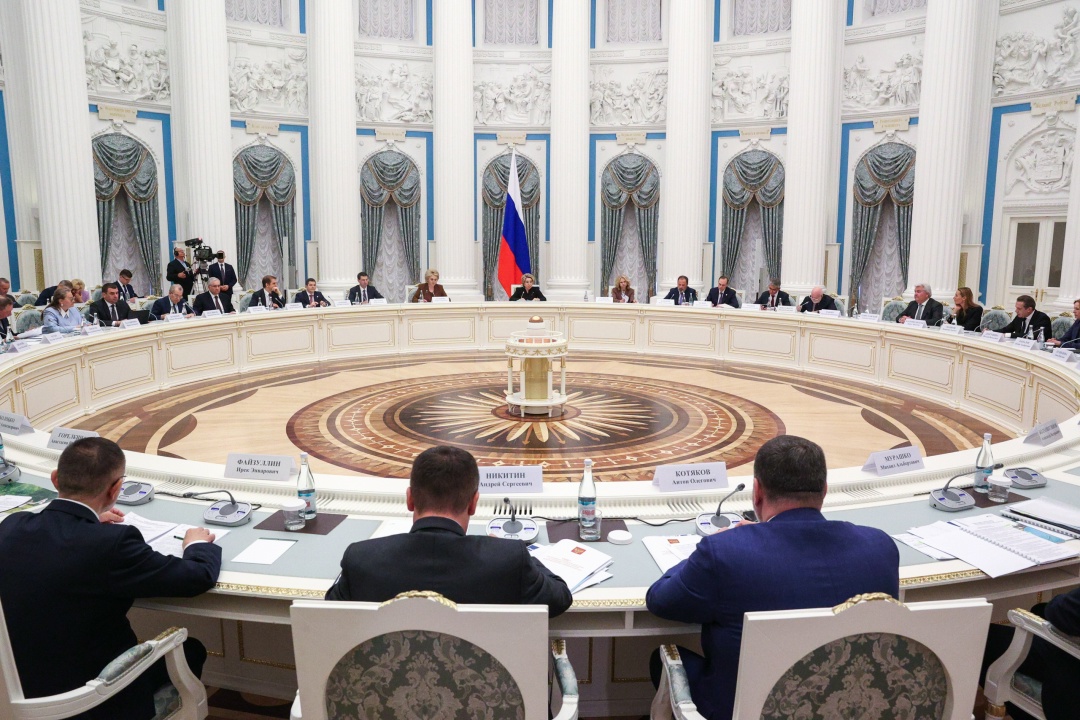 Транспорт России становится комфортнее и доступнее для семей с детьми.