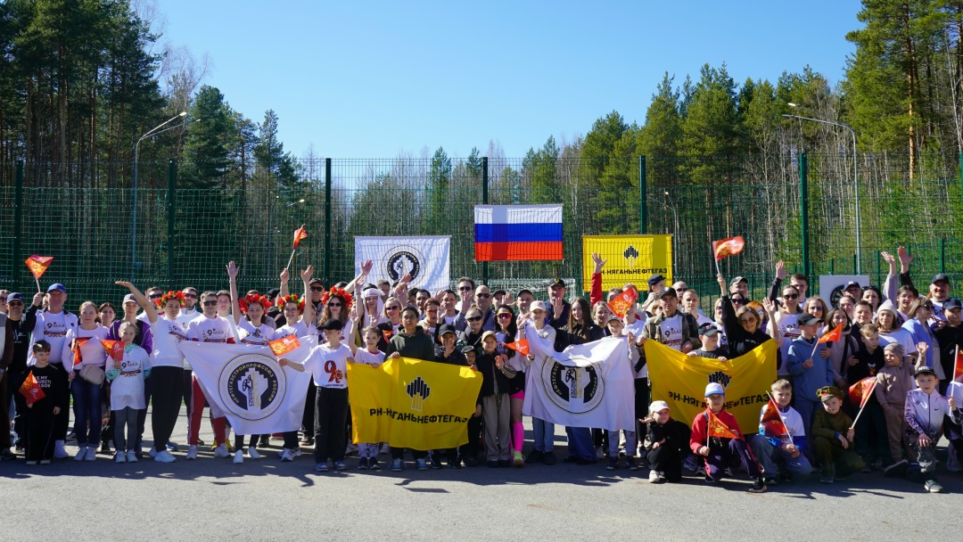 Спорт объединяет Бег, гири, дартс, прыжки в длину и перетягивание каната: в Нягани прошёл спортивный фестиваль «РН-Няганьнефтегаза», посвящённый Году единства…