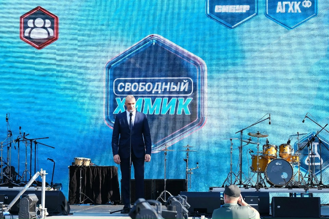 ДЕНЬ ХИМИКА Амурские газопереработчики поздравили коллег из АГХК и свободненцев с Днем химика