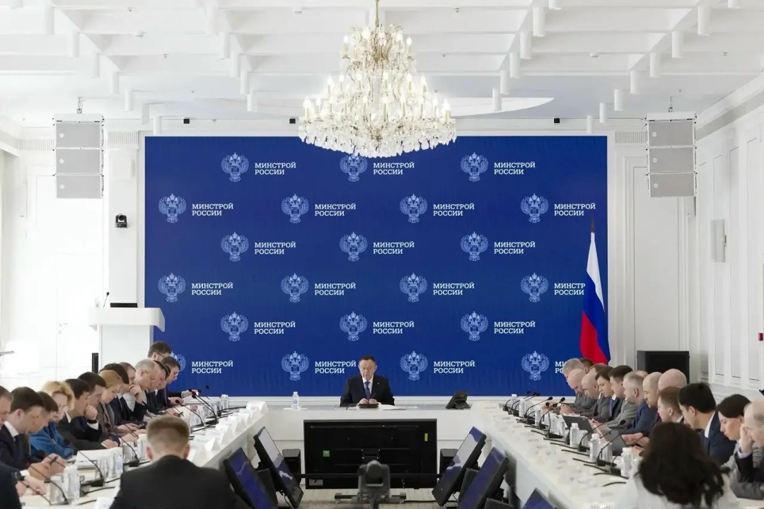 В Минстрое России прошло еженедельное оперативное совещание под председательством Министра строительства и ЖКХ РФ Ирека Файзуллина