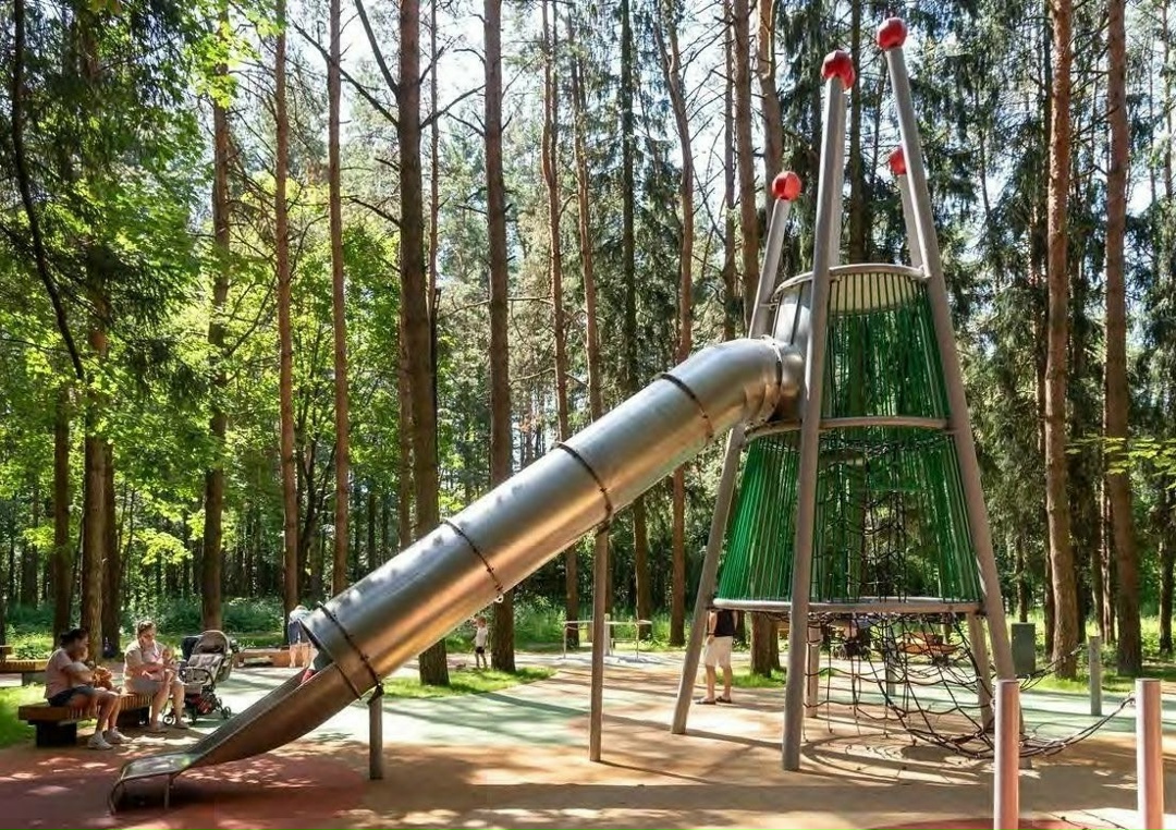 Современные игровые площадки в рамках нацпроекта «Инфраструктура для жизни» становятся центрами развития, творчества и семейного отдыха