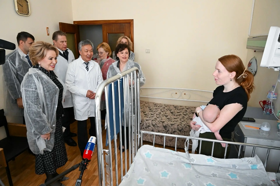 Михаил Мурашко поздравил сотрудников НМИЦ сердечно-сосудистой хирургии им. А.Н. Бакулева Минздрава России с 70-летием Центра