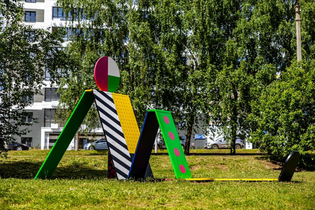Награда для «Великана» Арт-объект «Великан» — скульптурная композиция художника Андрея Люблинского, появившаяся в Альметьевске в рамках паблик-арт программы…