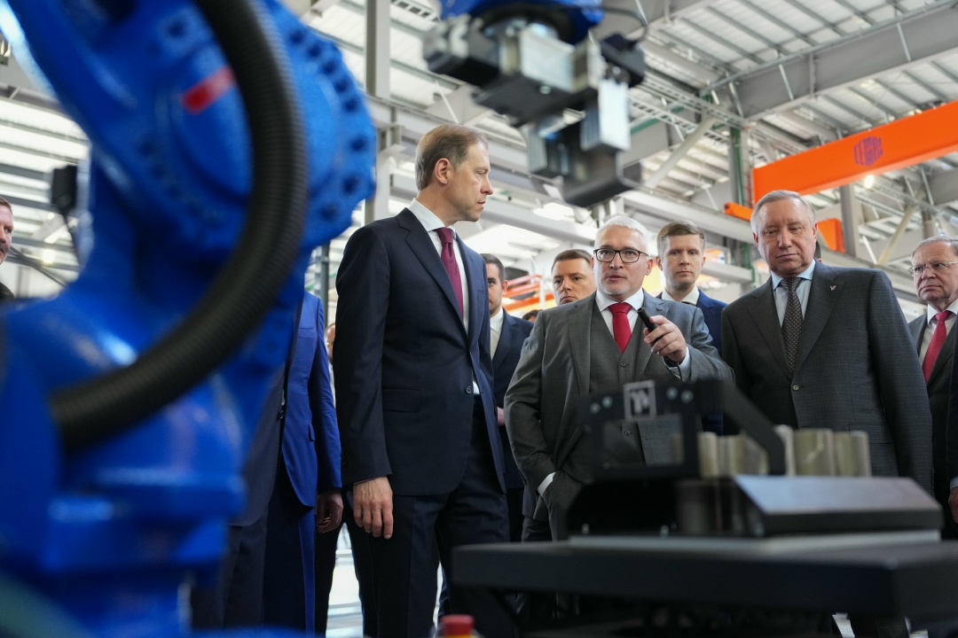 Денис Мантуров дал старт производству промышленных роботов в Санкт-Петербурге