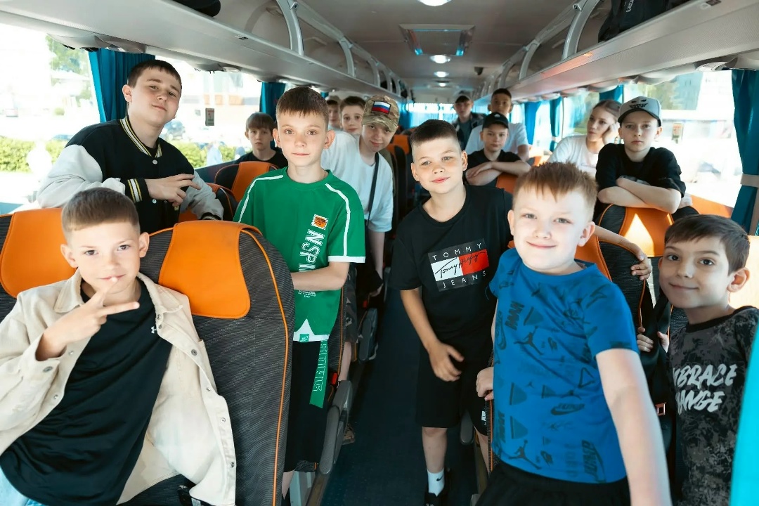 Пусть лето будет ярким! Стартовал сезон летних детский лагерей. В этом году на отдых отправятся более 2,5 тысячи детей сотрудников Распадской.