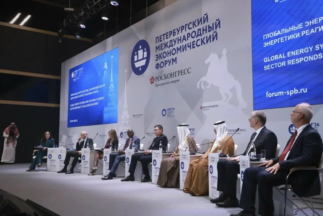 Александр Новак принял участие в панельной сессии «Глобальные энергосистемы: как мировой сектор энергетики реагирует на вызовы и риски» в рамках ПМЭФ.
