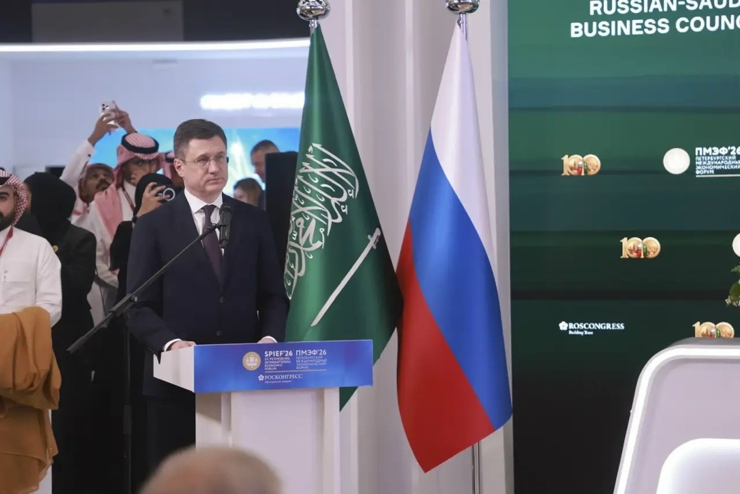 Александр Новак принял участие в панельной сессии «Глобальные энергосистемы: как мировой сектор энергетики реагирует на вызовы и риски» в рамках ПМЭФ.