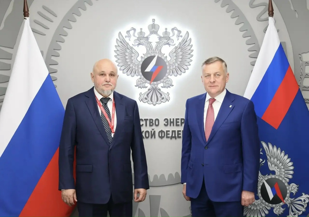 Сергей Цивилев и Сергей Густов обсудили ход газификации на полях ПМЭФ