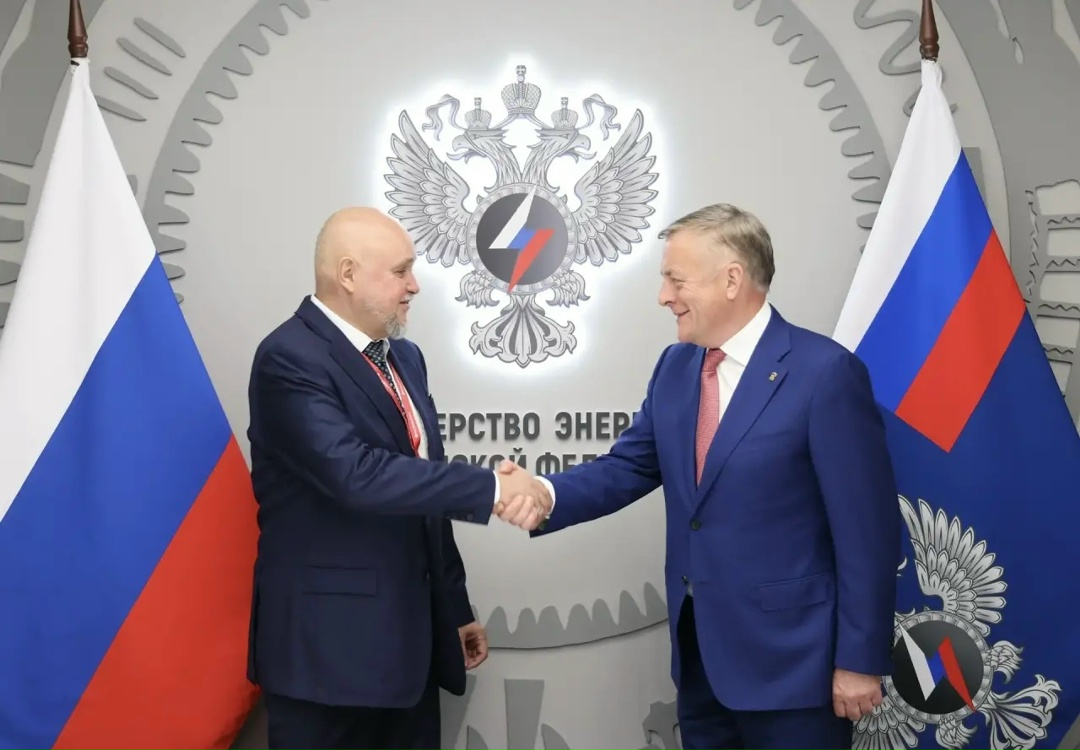 Сергей Цивилев и Сергей Густов обсудили ход газификации на полях ПМЭФ