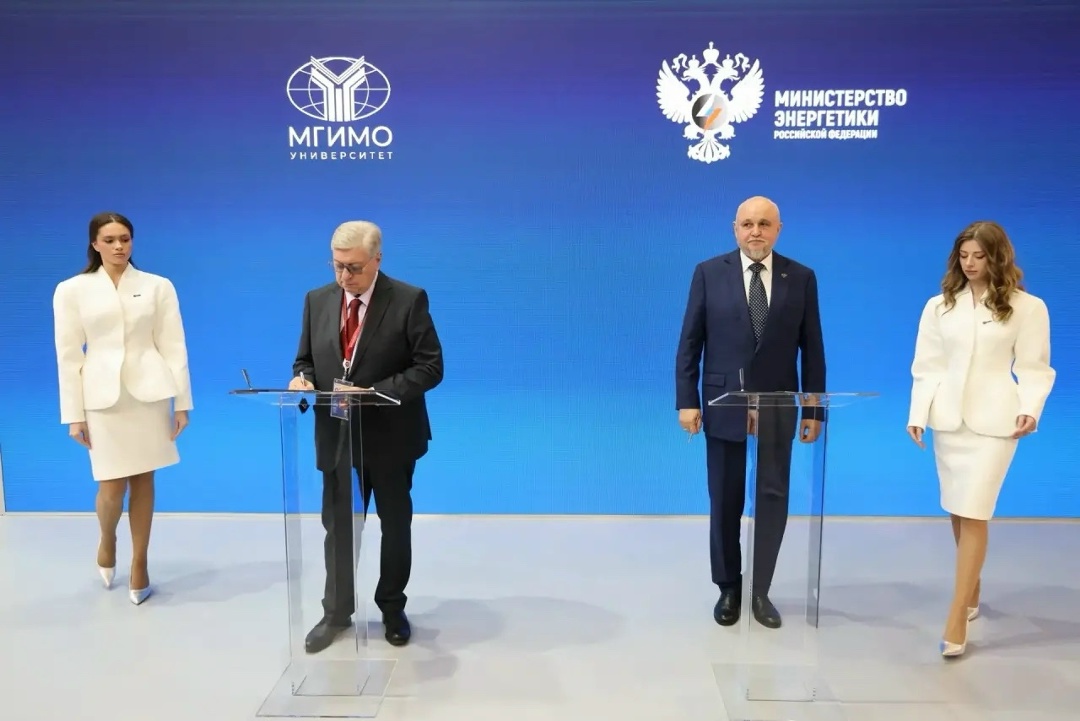 Сергей Цивилев и ректор МГИМО Анатолий Торкунов подписали соглашение о сотрудничестве между МГИМО и Министерством энергетики РФ