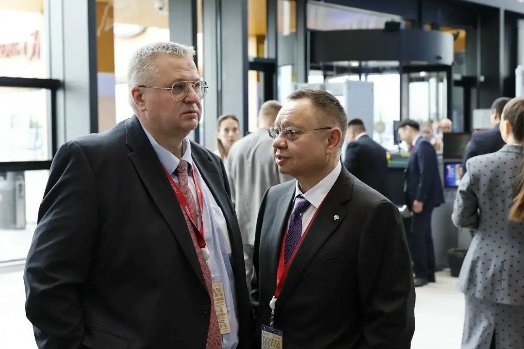 Глава Минстроя России Ирек Файзуллин работает на полях Петербургского международного экономического форума (ПМЭФ-2026)