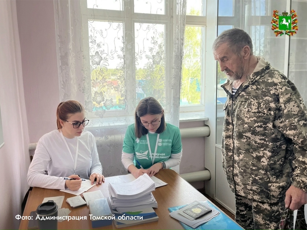 Когда в Сибири начинается речная навигация, в рейс отправляется «Плавучая поликлиника»