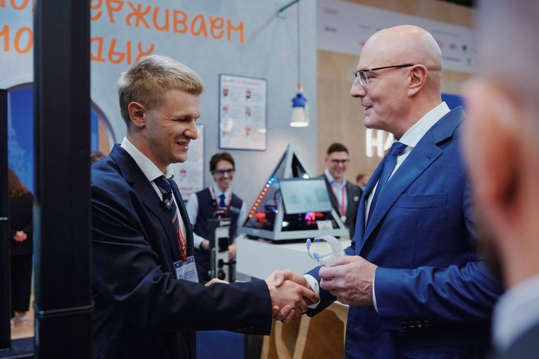 Дмитрий Чернышенко открыл выставку «Наука в лицах» и дал старт пригласительной кампании форума «Россия – спортивная держава».