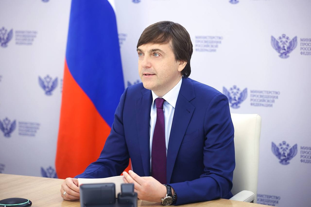 Сергей Кравцов поздравил россиян с Днем русского языка.