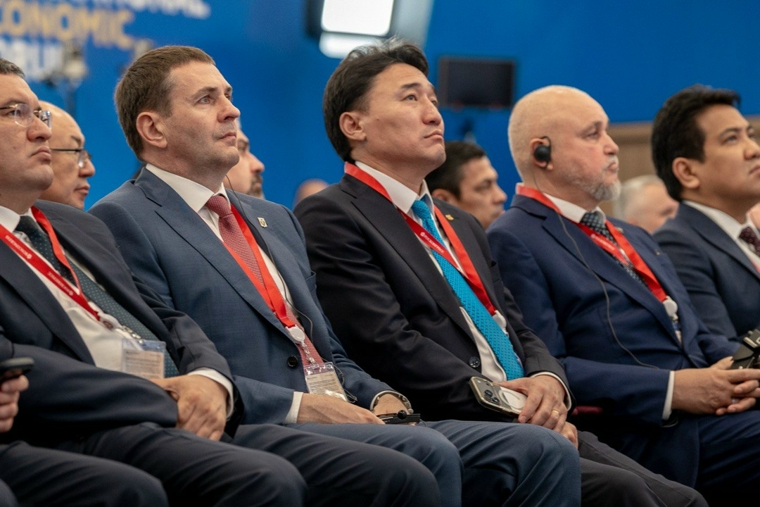 ️ «Севморпуть может дать мировой торговле транспортные решения при кризисе в Ормузе», — Игорь Сечин.