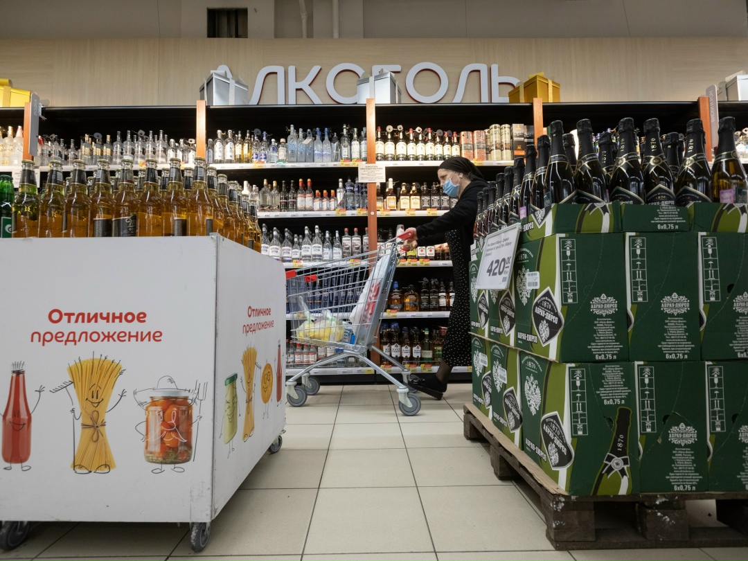 В мае продажи алкогольной продукции сократились на 6,28% год к году, до 82,64 млн дал, подсчитал «Коммерсантъ» на основе данных Росалкогольтабакконтроля. Спрос…