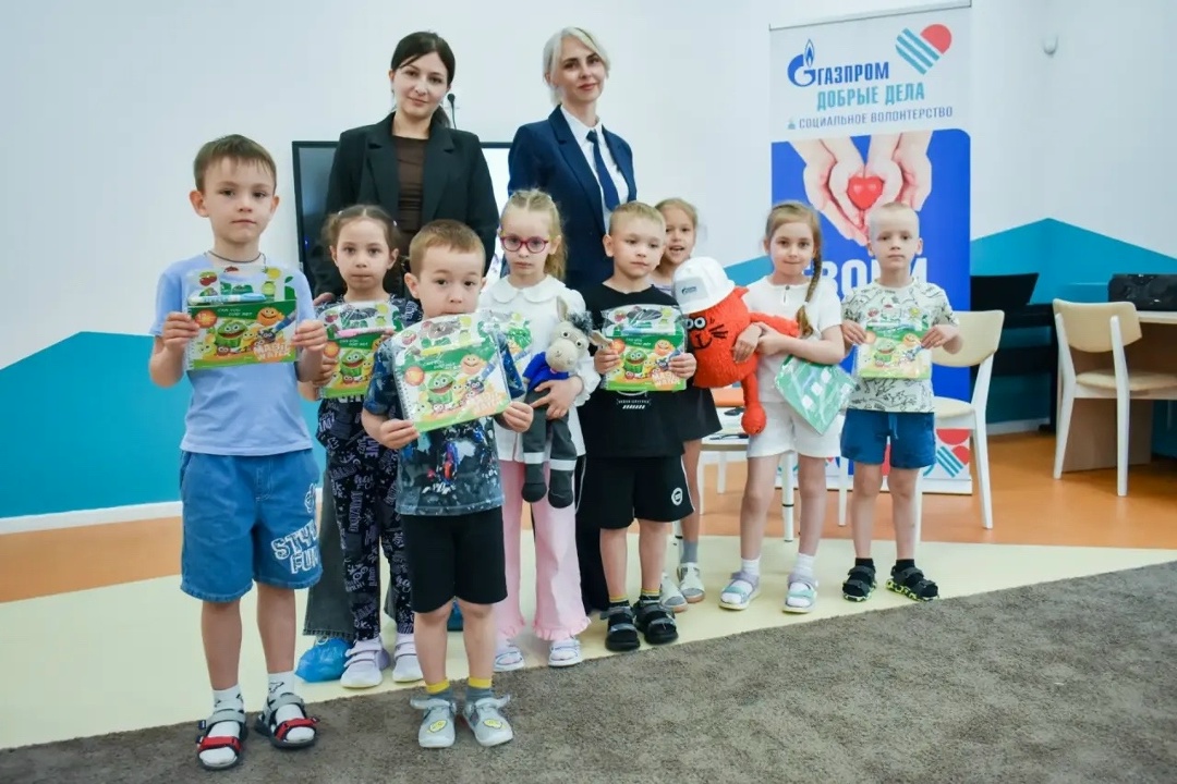 О БЕЗОПАСНОСТИ ЛЕТОМ Волонтеры и амбассадор безопасности Амурского газоперерабатывающего завода рассказали дошколятам, как уберечь себя летом