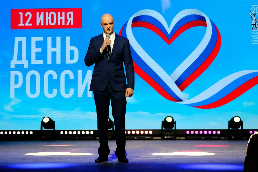 ДЕНЬ РОССИИ Руководство компании «Газпром переработка Благовещенск» поздравило свободненцев с Днём России