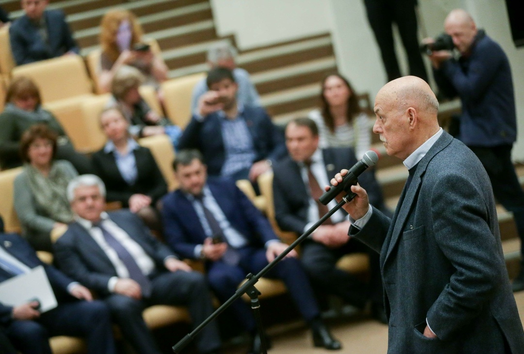 Восемь лет назад ушел из жизни Народный артист РФ, кинорежиссер и Председатель Комитета по культуре Станислав Говорухин.