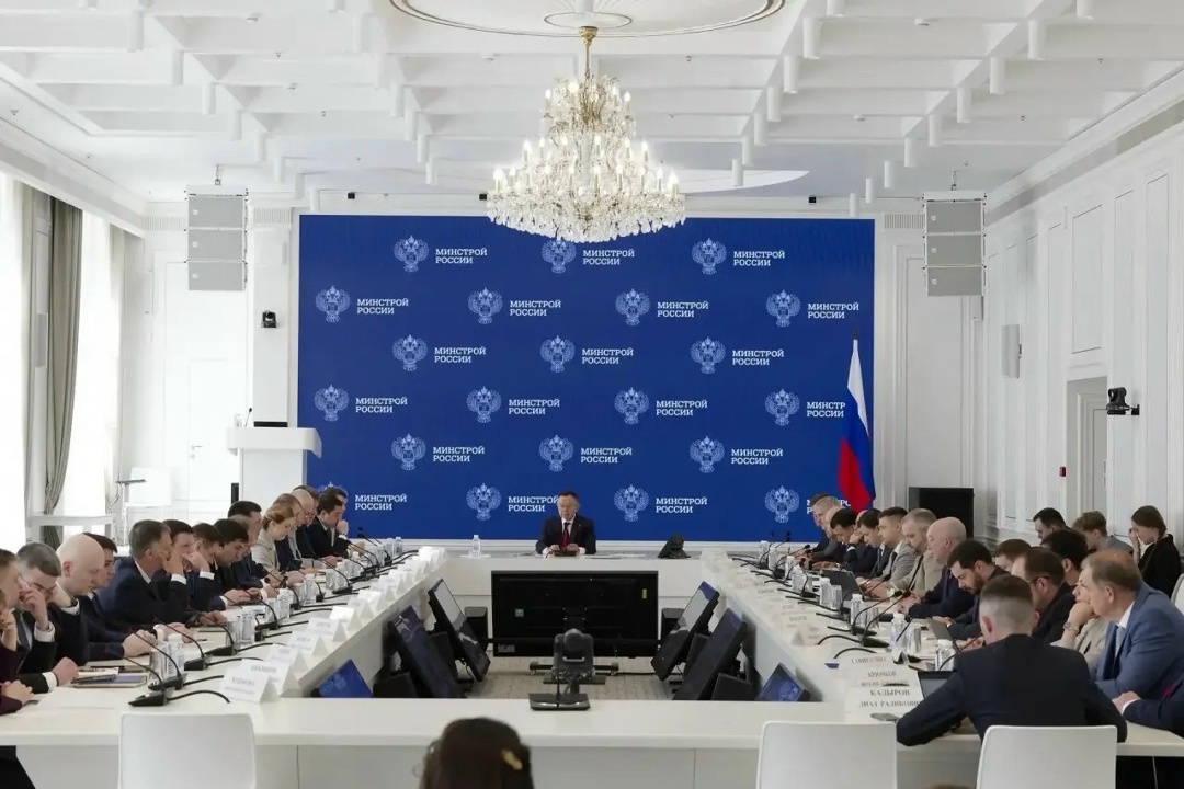 В Минстрое России прошло еженедельное оперативное совещание под председательством Министра строительства и ЖКХ РФ Ирека Файзуллина