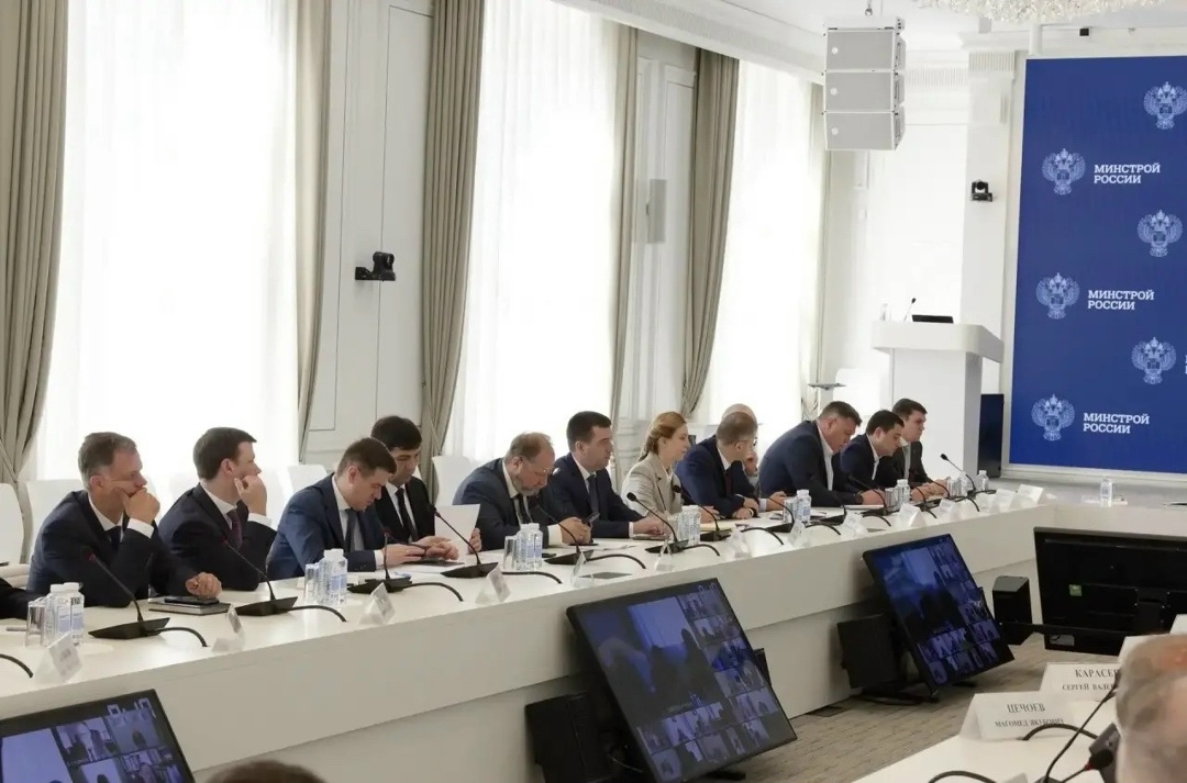 В Минстрое России прошло еженедельное оперативное совещание под председательством Министра строительства и ЖКХ РФ Ирека Файзуллина