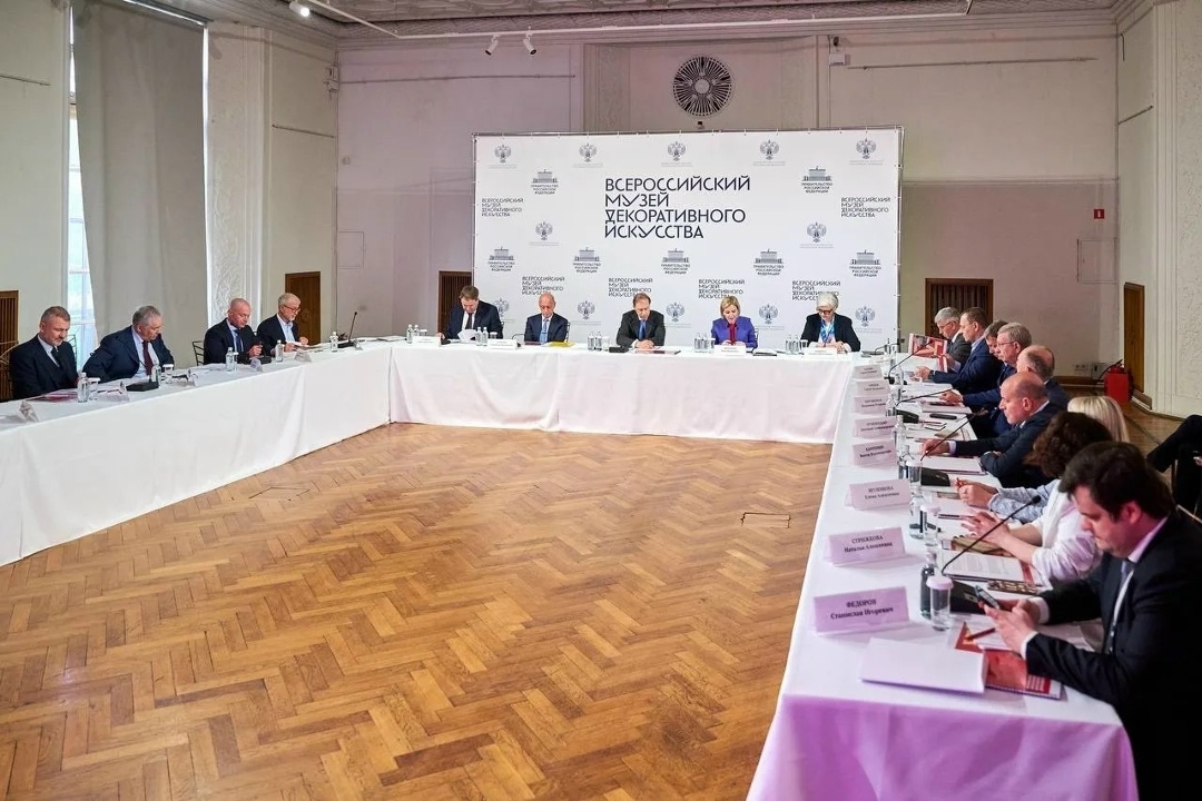 Денис Мантуров провел заседание попечительского совета Всероссийского музея декоративно-прикладного и народного искусства.