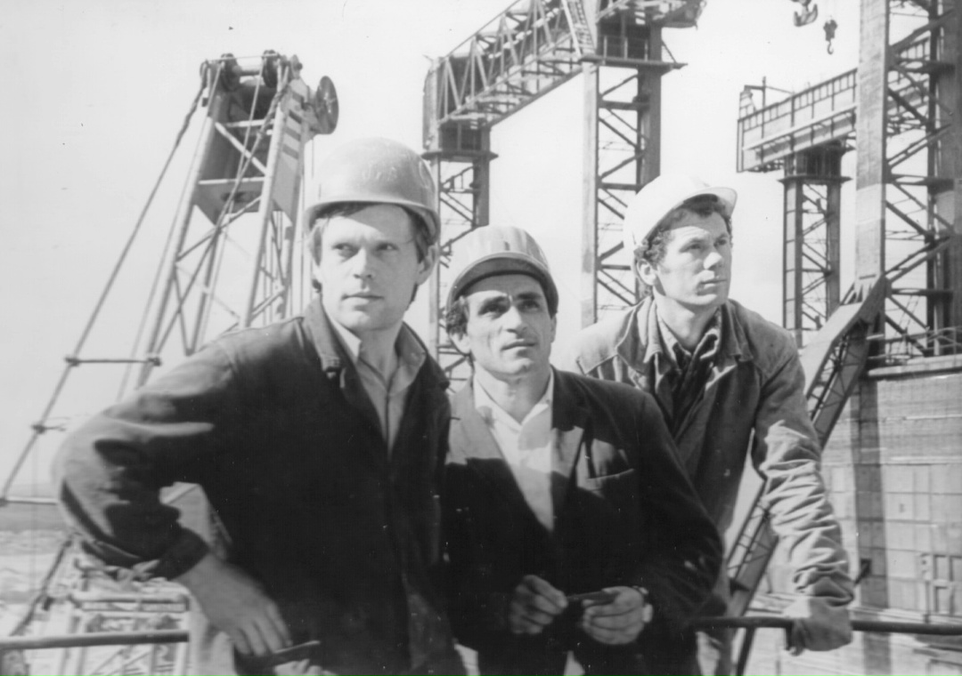 Из архива: кадры стротельства Курской АЭС. Сооружение КуАЭС началось в 1971 году, а первый энергоблок был введён в эксплуатацию 19 декабря 1976 года. Всего на…