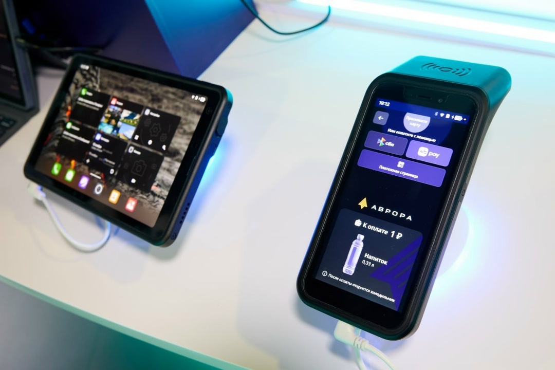 Банки все чаще выдают сотрудникам рабочие смартфоны и планшеты для осуществления непосредственных рабочих функций.