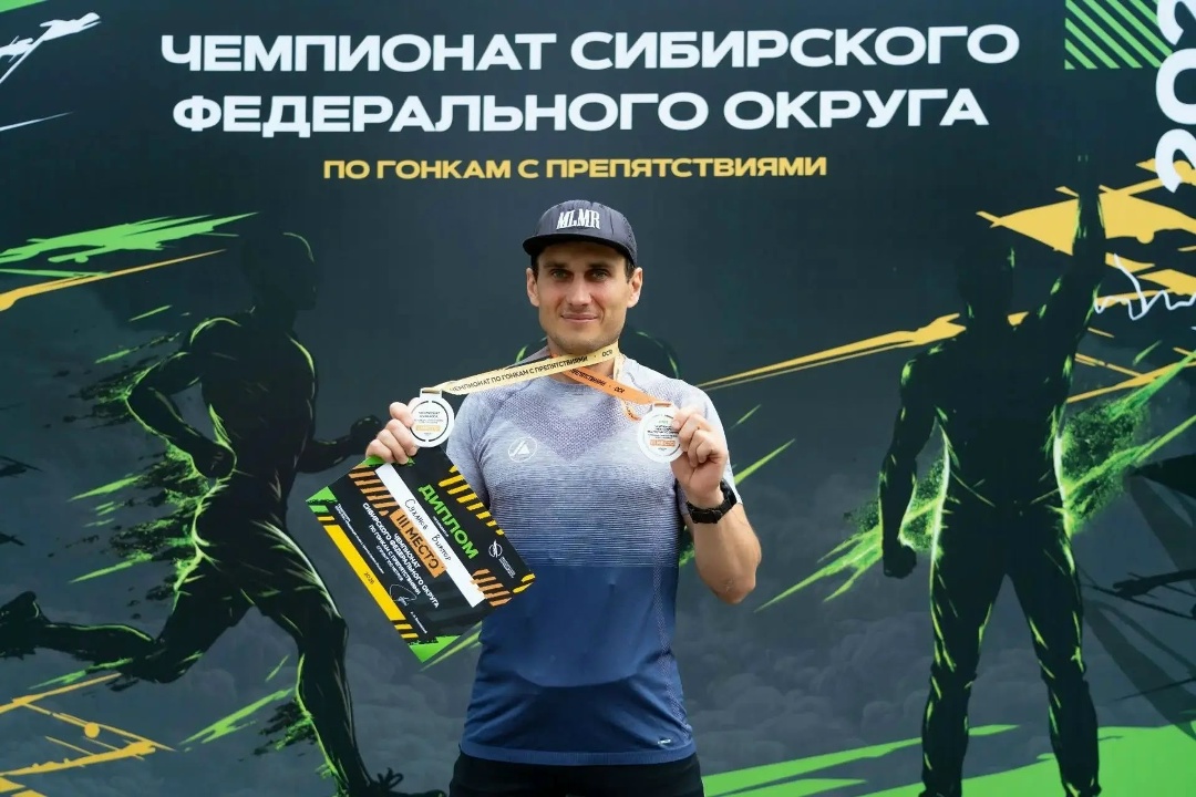 Настоящий титан гонки с препятствиями!