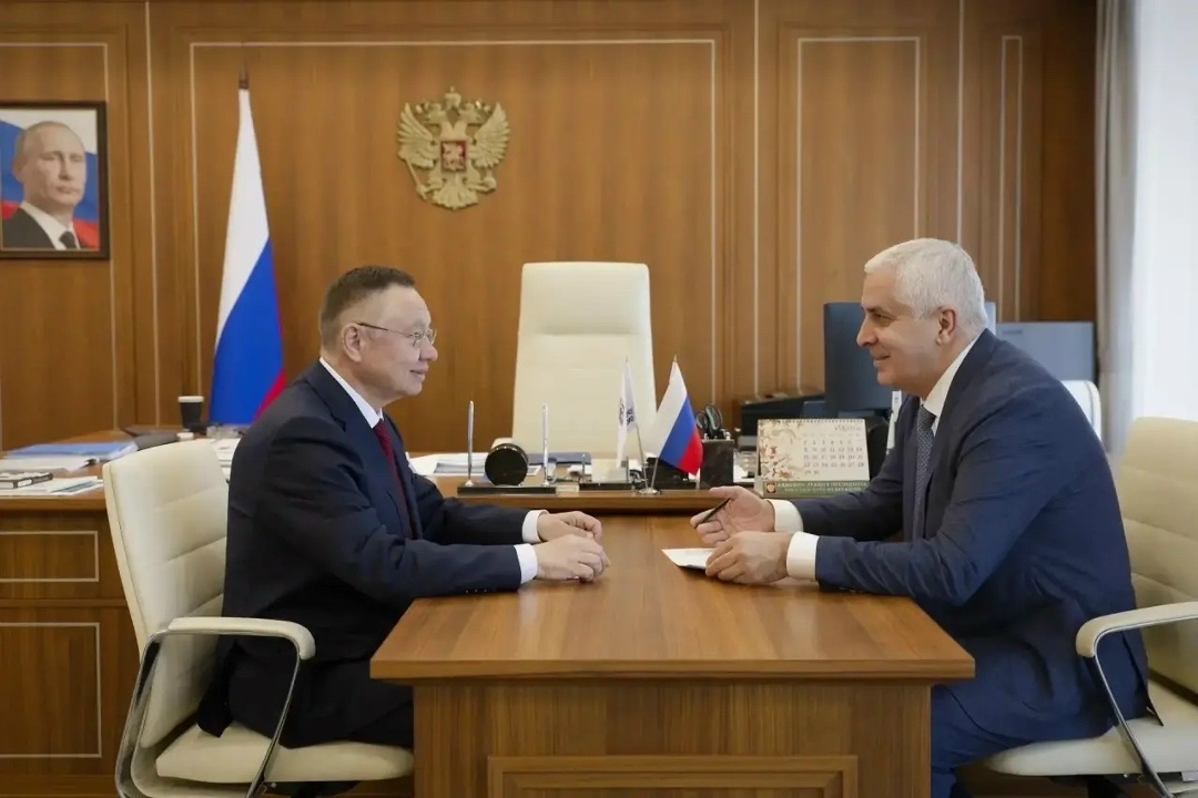 Глава Минстроя России Ирек Файзуллин провел рабочую встречу с Председателем Правительства Южной Осетии Маратом Камболовым