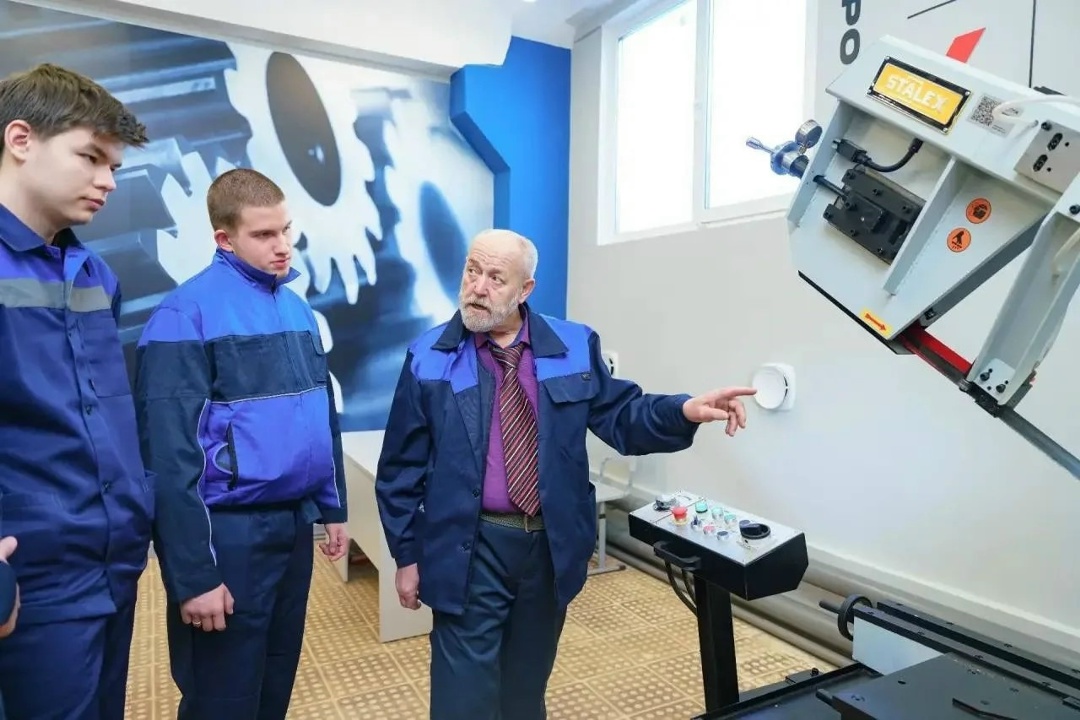 Дмитрий Чернышенко: Абитуриентам доступно порядка 880 тыс. бюджетных мест в организациях СПО и свыше 620 тыс. – в вузах.
