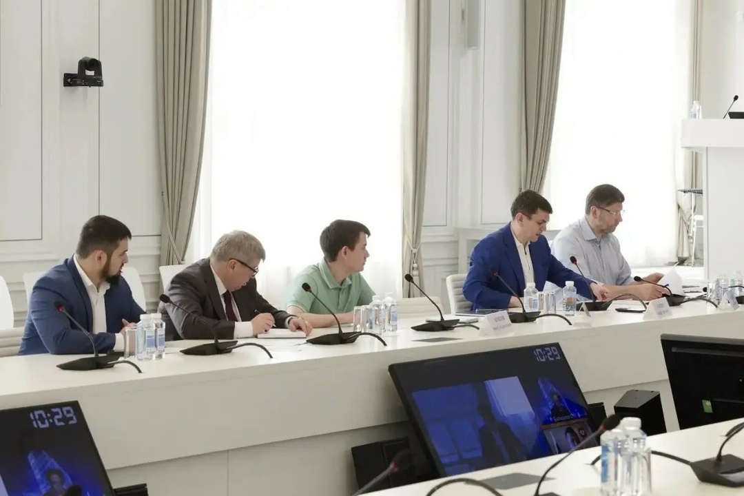 Министр строительства и ЖКХ РФ Ирек Файзуллин провел совещание по вопросам реализации проектов в сфере ЖКХ