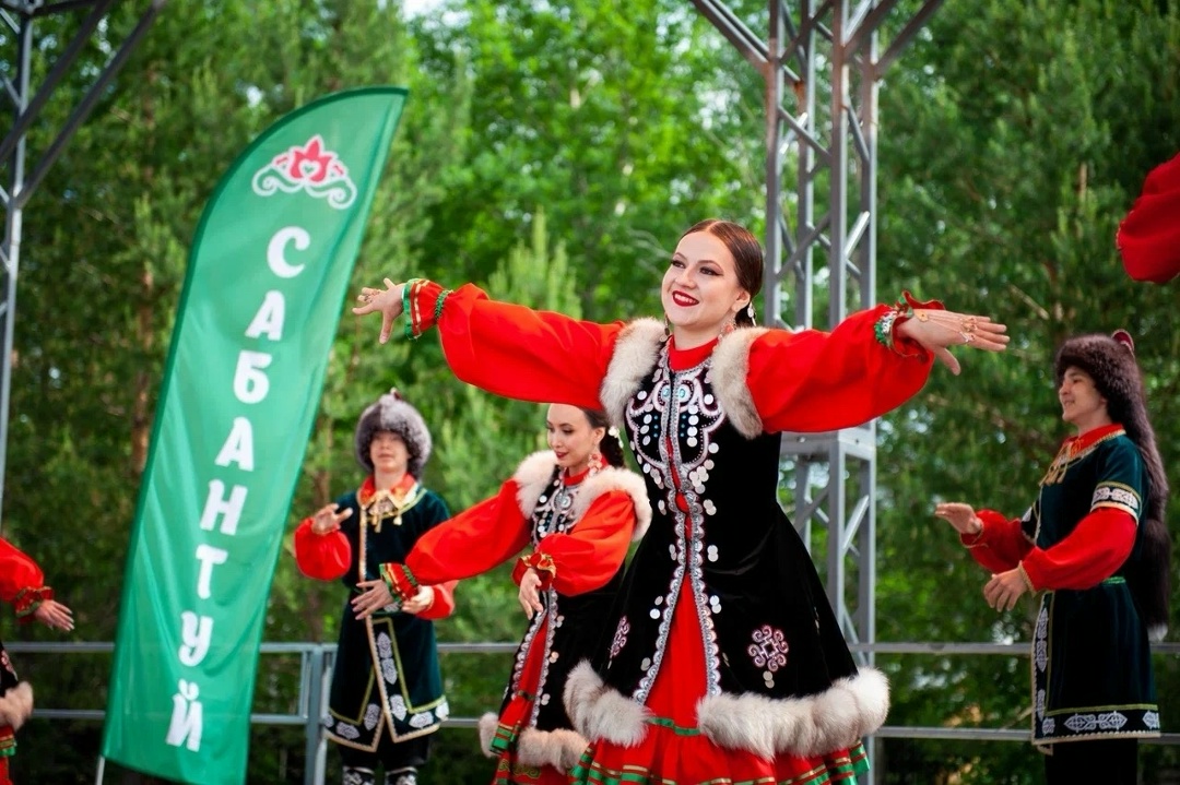 Сабантуй в регионах ЛУКОЙЛа В Югре, Республике Коми, Татарстане и Удмуртии при поддержке нефтяников прошёл один из самых ярких национальных праздников.