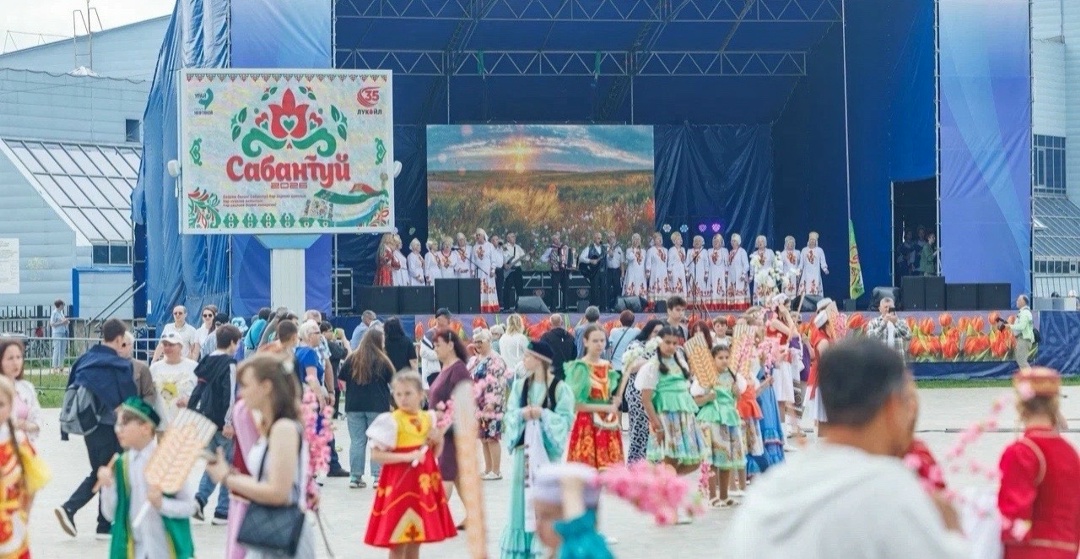 Сабантуй в регионах ЛУКОЙЛа В Югре, Республике Коми, Татарстане и Удмуртии при поддержке нефтяников прошёл один из самых ярких национальных праздников.