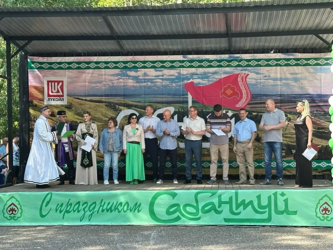 Сабантуй в регионах ЛУКОЙЛа В Югре, Республике Коми, Татарстане и Удмуртии при поддержке нефтяников прошёл один из самых ярких национальных праздников.