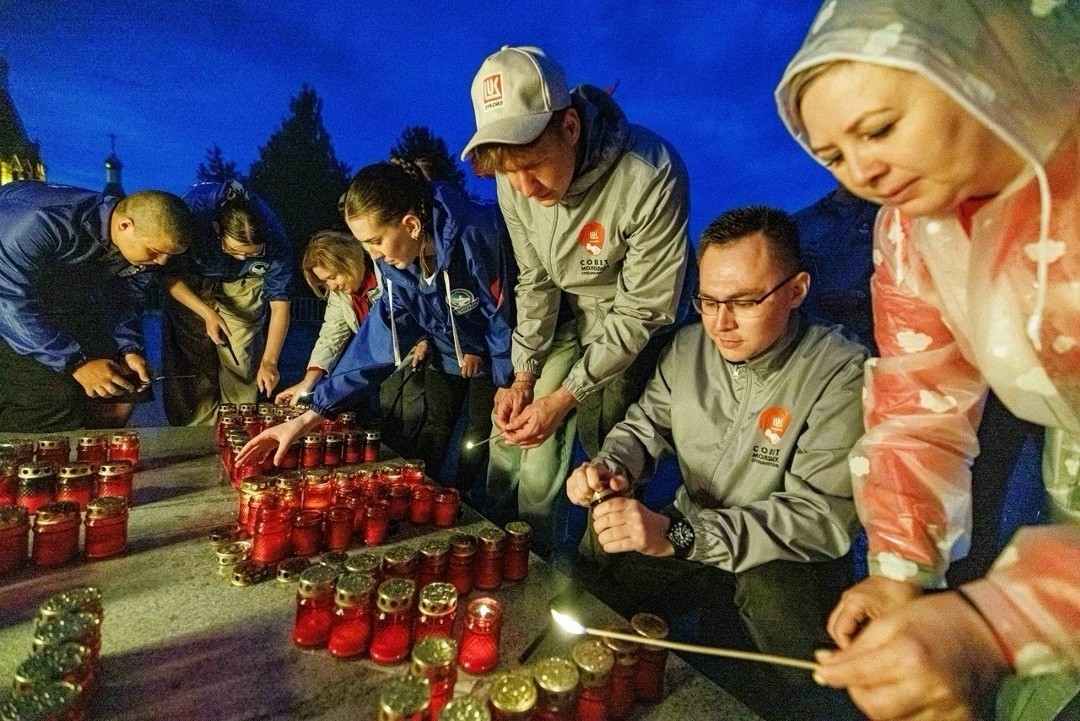 22 июня — День памяти и скорби Нефтяники ЛУКОЙЛа повсеместно почтили память погибших в Великой Отечественной войне.
