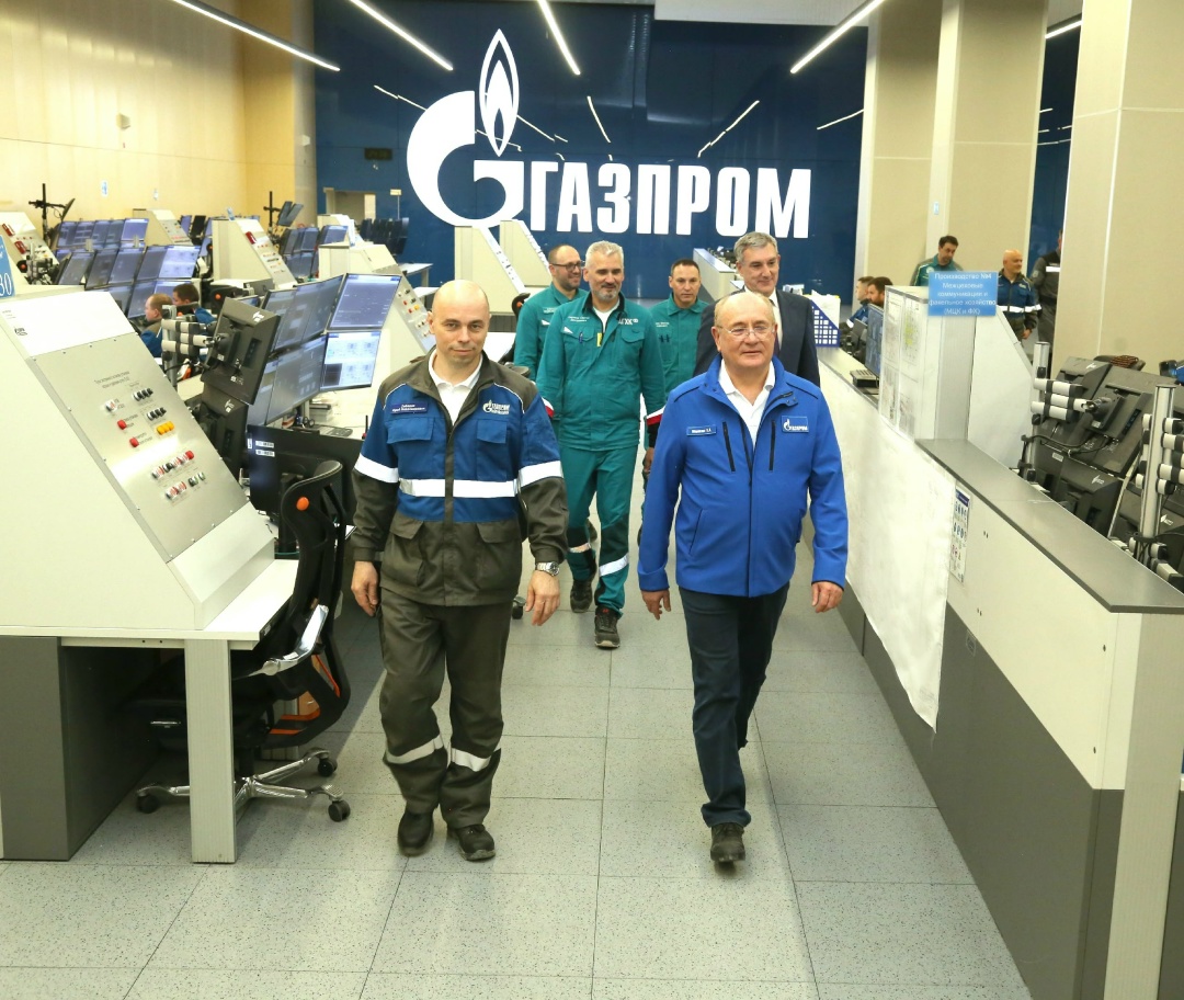 ПОДАЧА СЫРЬЯ НА АГХК Амурский газоперерабатывающий завод начал подачу углеводородного сырья на Амурский газохимический комплекс для пусконаладочных работ.
