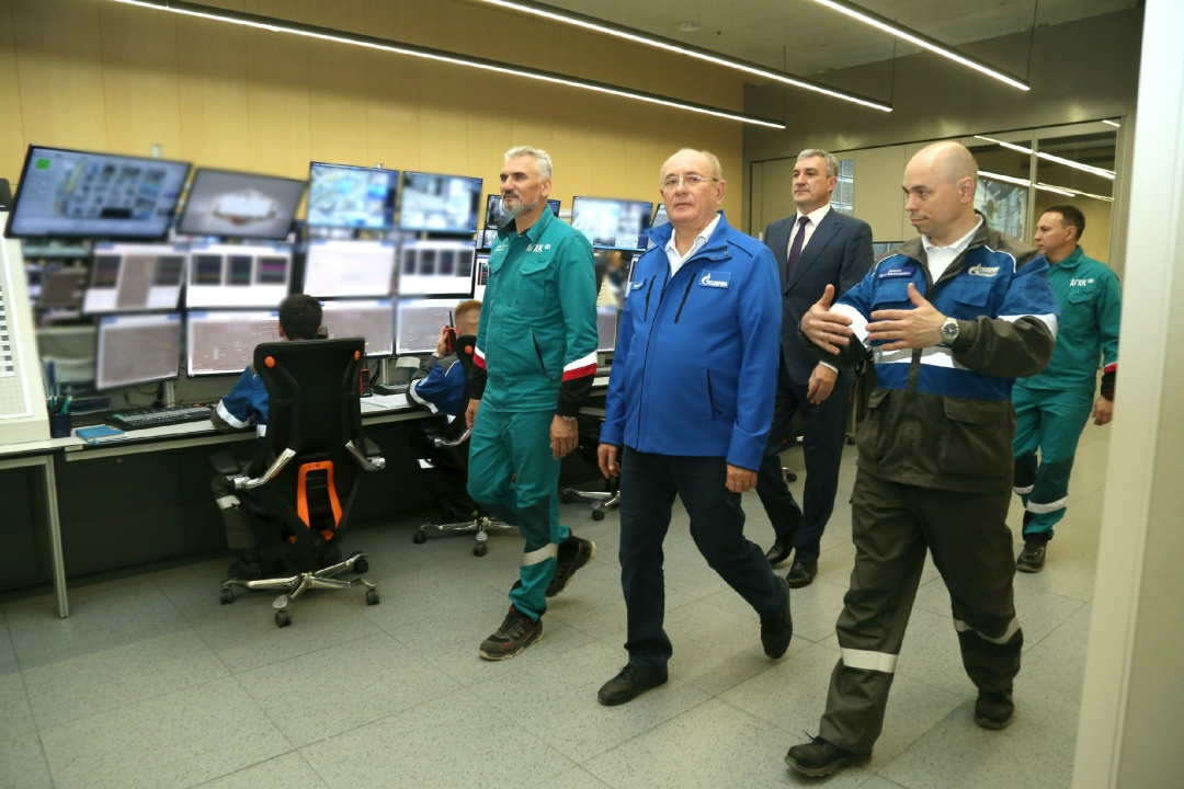 ПОДАЧА СЫРЬЯ НА АГХК Амурский газоперерабатывающий завод начал подачу углеводородного сырья на Амурский газохимический комплекс для пусконаладочных работ.