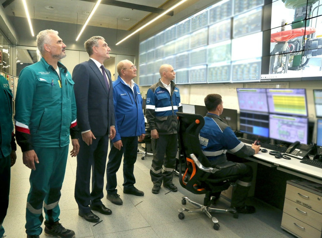 ПОДАЧА СЫРЬЯ НА АГХК Амурский газоперерабатывающий завод начал подачу углеводородного сырья на Амурский газохимический комплекс для пусконаладочных работ.